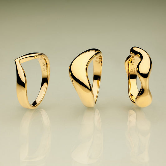 Vica Fluid Wave Chunky Band Ring