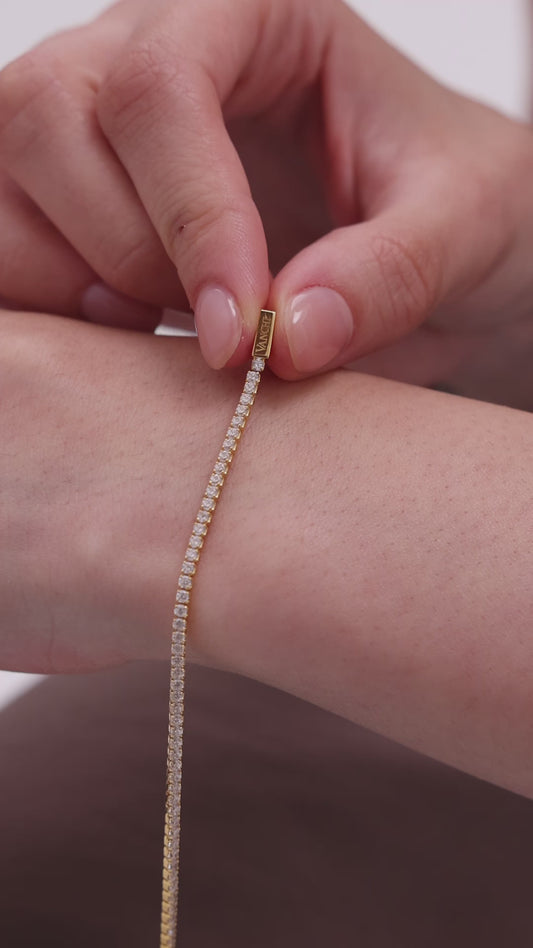 Vanchi Gold Tennis Bracelet clasp
